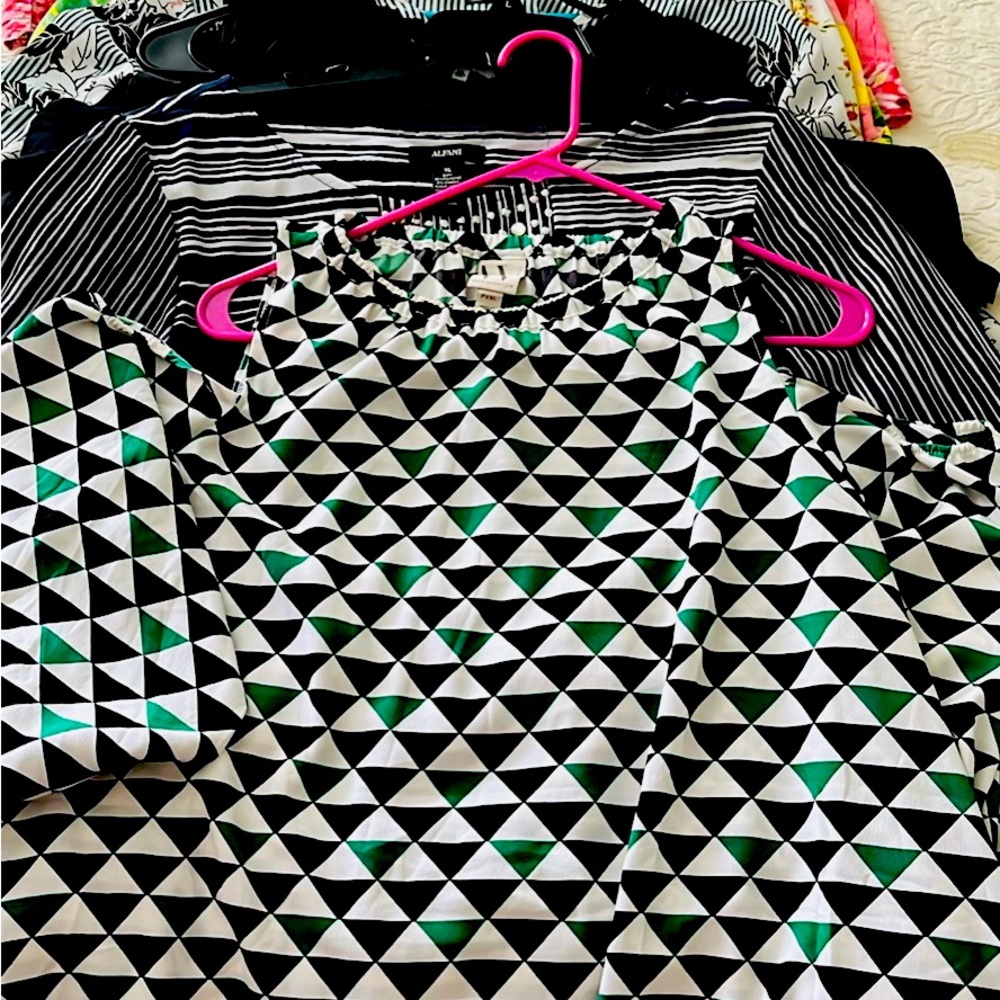 Women’s Shirt Bundle -XL - 10pcs